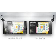 Samsung QH43C - много ярък дисплей за разписание на гала или летище