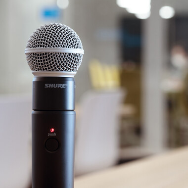 Shure MXW2/SM58 - Безжичен предавател с микрофон Shure SM58