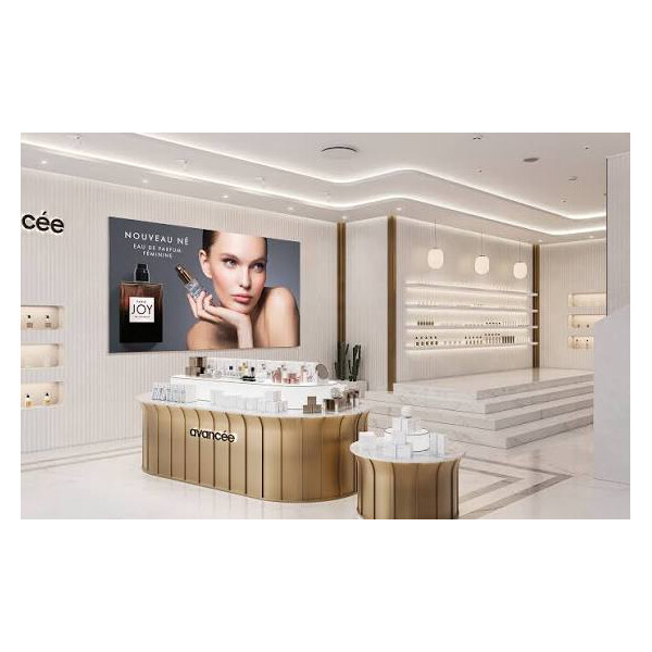 146" LED стена за Digital Signage в луксозни бутици